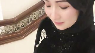 Elegance in Hijab: A Stunning Black Ensemble