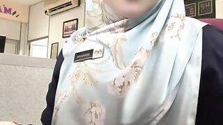 Behind the Scenes: A Day in the Life of a Modern Office Professional