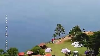 ☺️ Danau Toba selalu menyimpan cerita indah.  #Danautoba  #BukitSenyumMotung #wisatadanautoba #danautobaview #sumut