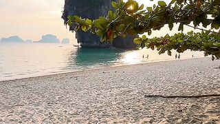 As the last ray disappears behind the cliff, the sand keeps glowing ????️????