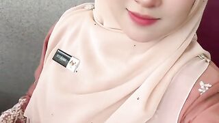 A Day in the Life of a Hijabi Office Worker