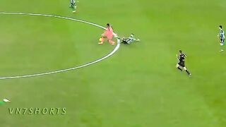 INSANE GOALKEEPER BLUNDER!