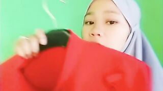 Unwrapping the Mystery: A Surprising Gift Revealed!