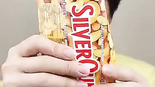 MAKAN COKLAT DARI BERBAGAI NEGARA
