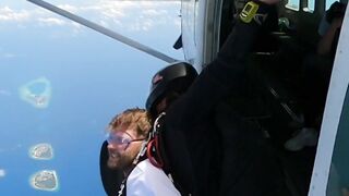 Travelon - exciting tandem skydiving over tropical isles | Trending HD Video