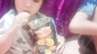 Tonight I’m having a snack with my older sibling. ????????