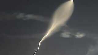 Iran_Israel_War__Iran_Missile_Launch_Caught_On_Camera___US_Iran_War_#shorts(360p).mp4
