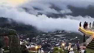 Pesona keindahan taman langi saat pagi hari