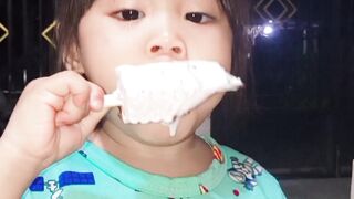 I’m eating ice cream, guys. Ice cream is my favorite. Do you like ice cream too?” ????????
