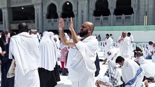 pilgrims praying at masjid al haram | Professional HD Video