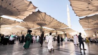 dynamic scenes at masjid al nabawi | Professional HD Video