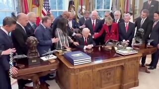 Donald Trump undang pendeta untuk keselamatan dirinya #donaldtrump