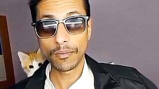 قطط#احمدالعوضى????#cat#رامز#دجاجة#اندومي#إندومي#المداح_الجزء#خب