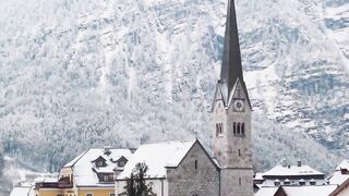 I Love Wallpaper - serene winter scene in hallstatt austria | Trending HD Video