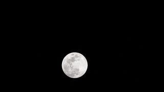 Wallpaper removal - a full moon is seen in the dark sky | Trending HD Video