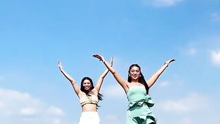 Duo Cantik Bergoyang