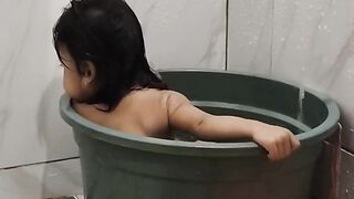 This morning I took a bath by myself, guys, using a basin. That’s what we call it here ????????.” ????????