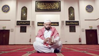 Notes on Being a Man - a man in a white robe sitting on the floor in a mosque | Trending HD