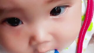 When my little sibling was 6 months old, it was the first time they ate, and they ate very eagerly. 2