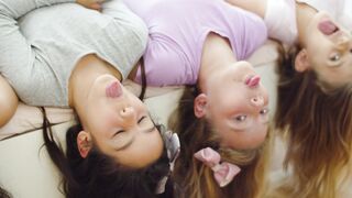 Funnyfuzzy - girls lying on bed | Trending HD Video 2