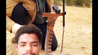 ভয়ংকর বিষধর সাপ আক্রমণ করেছে