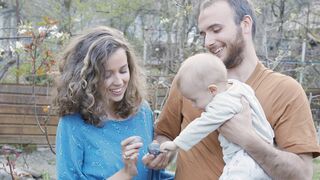 Funnyfuzzy - happy family outside | Trending HD Video