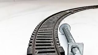 Palito de Dente VS Trem RC: Teste de Colisão