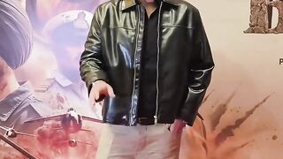 Vishal Mishra beautifully sings 'Sandese Ate Hai' from border 2 at premiere