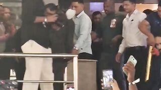 Media gets crazy ???? to get a glimpse of #salmankhan at an premiere