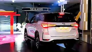 Toyota Fortuner Legender: Top SUV