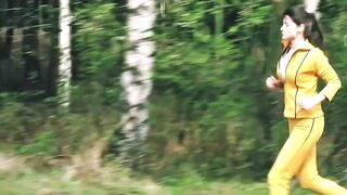 Girl shows middle finger to psycho killer