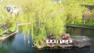 I Love Wallpaper - scenic island cottage retreat amidst nature | Trending HD Video