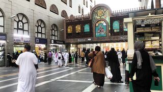 vibrant street scene near masjid an nabawi | Professional HD Video