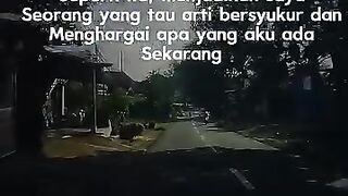 Ucap orang tuaku Di waktu kecilku dulu,,  #pakai dulu aja  #nanti beli kalo ada uang  #ini masih bagus kok,,????????