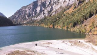 Silly Smile Live Wallpaper 4K - scenic autumn lakeside in austria | Trending HD Video