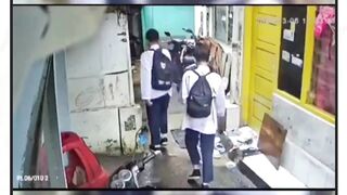 Detik² rumah rubuh karena longsor