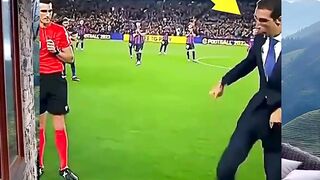 Di tengah kerasnya persaingan di lapangan, momen respect seperti ini terasa sangat langka. ✨⚽️