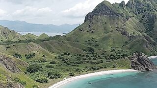 So this Padar Island good view from the Hill ..