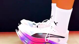 ‎Mengapa Sepatu ini ilegal di kompetisi Balap Lari