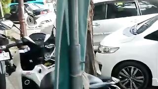 Tukang parkir 2