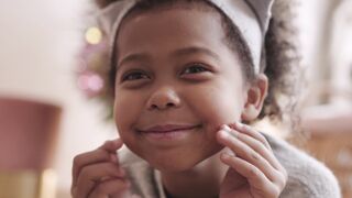 Funnyfuzzy - a little girl making funny faces | Trending HD Video