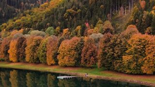 Wallpaper hanging - autumn lake reflection amidst scenic mountains | Trending HD Video