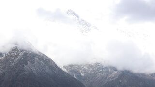 Silly Smile Live Wallpaper 4K - snowy mountain peaks and misty clouds | Trending HD Video