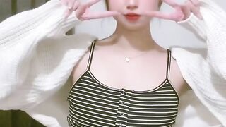 Catchy Vibes: Beautiful Girl's Dance and Charming Poses
