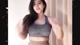 Goyang dulu, six pack belakangan