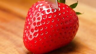 Anyone else obsessed with the sound of slicing fresh fruit? ????