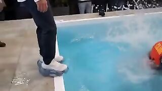 Too smooth with it #funnymoments #shortvideo #coincidences 12