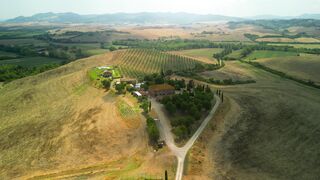 4K Computer Monitor - scenic aerial view of tuscan countryside landscape | Trending HD Video