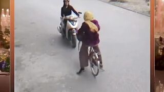 Kelakukan Kayak Gini Jangan di Tiru Rugi Sendiri