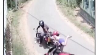 Salut sama Abangnya bisa ngejar motor yg mau kabur